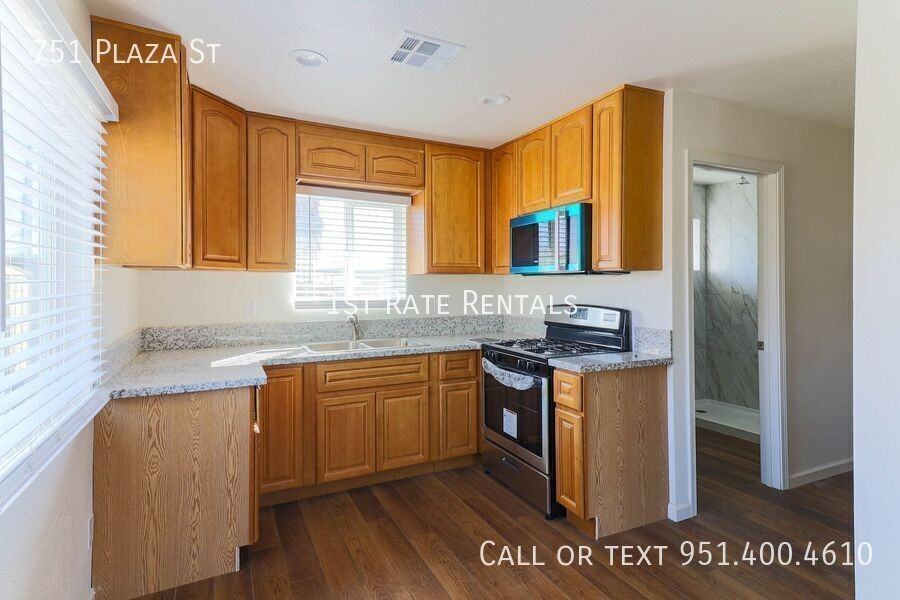 751 Plaza St - Photo 3 of 7