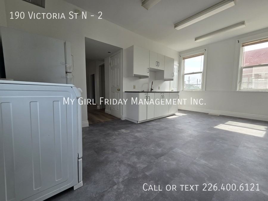 190 Victoria St N #2 - Photo 3 of 11