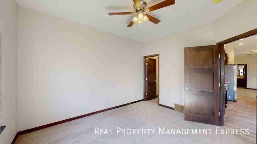 9623 W Broek Dr - Photo 3 of 8