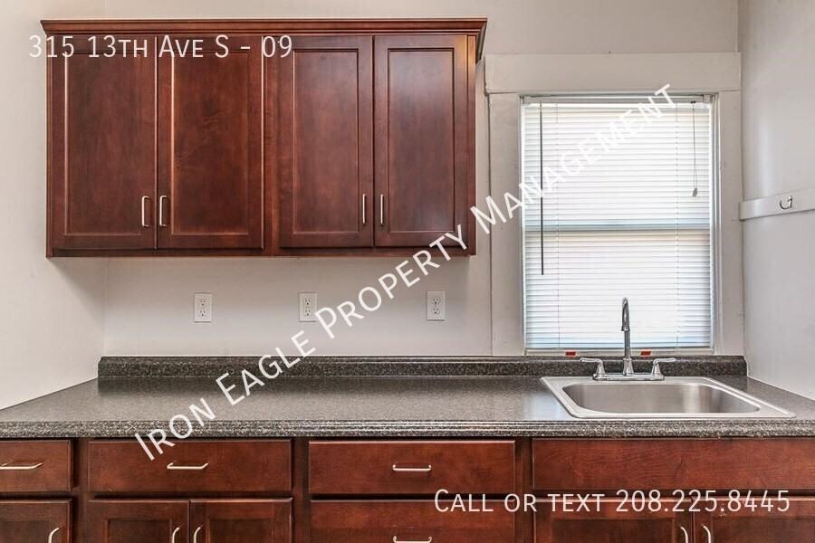 315 13th Ave S #09 - Photo 3 of 10