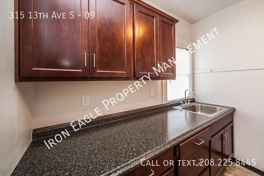 315 13th Ave S #09 - Photo 4 of 10