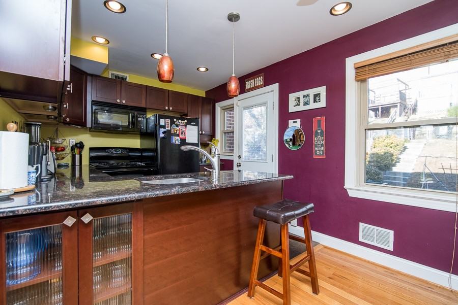 234 Nicholson St Ne - Photo 5 of 15