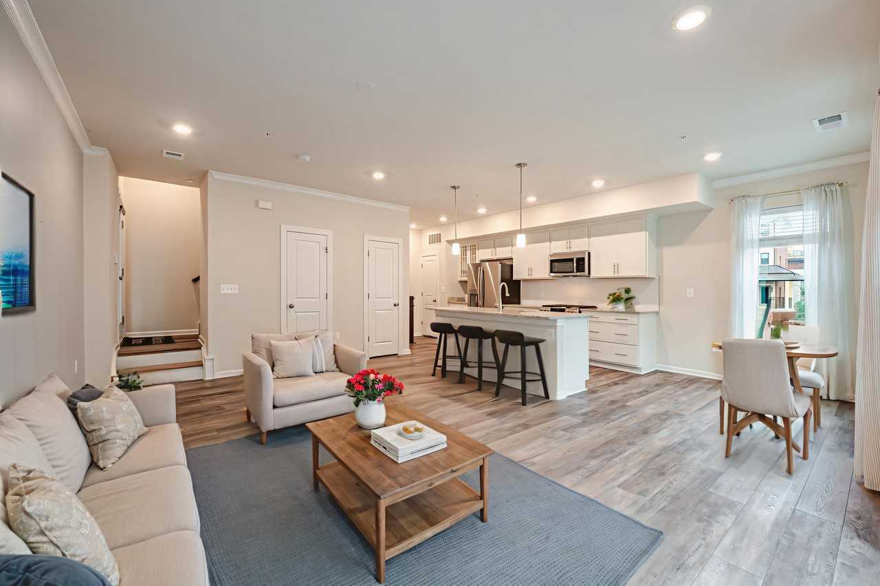 2401 Stella Pl - Photo 2 of 30