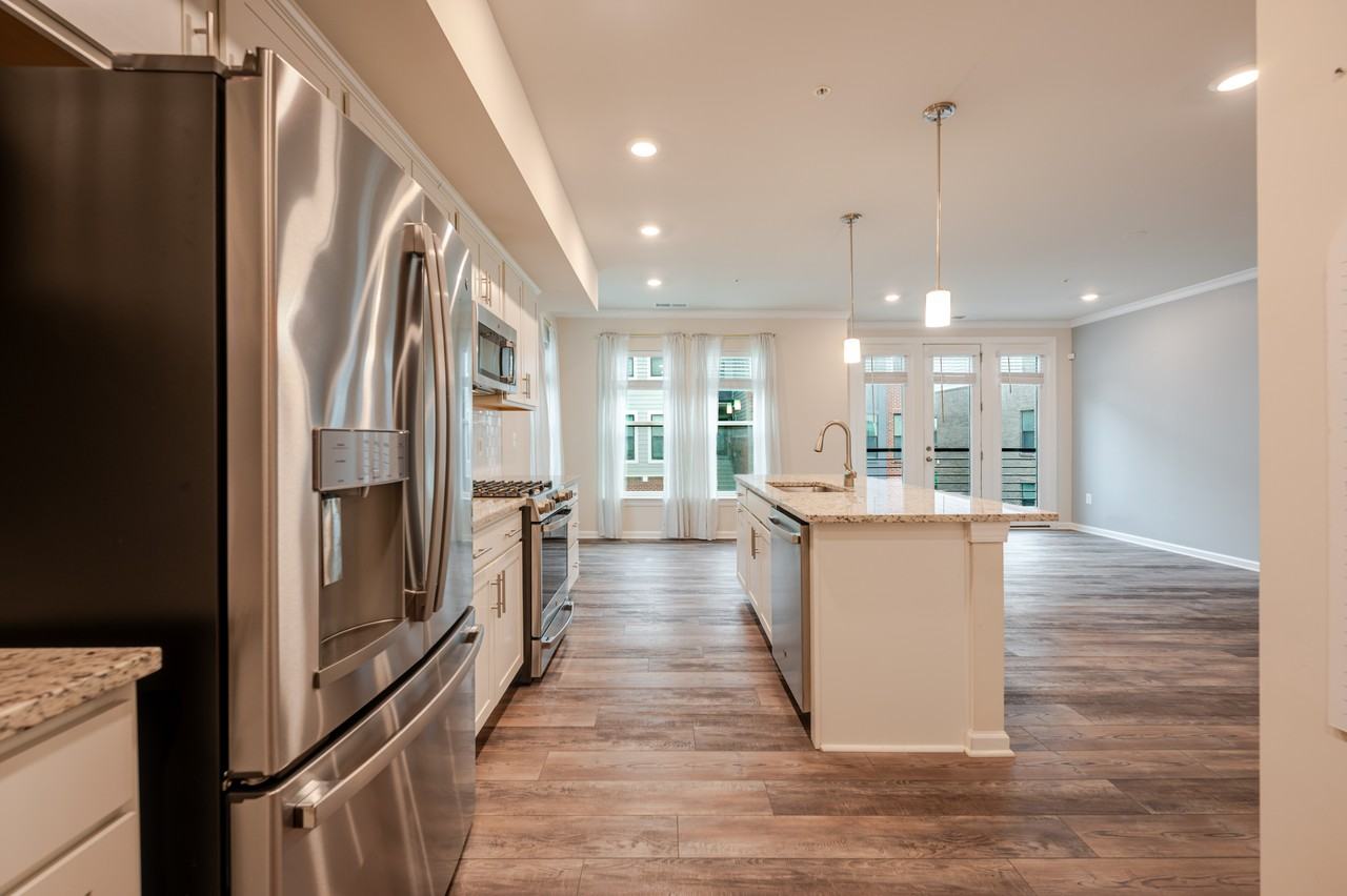 2401 Stella Pl - Photo 3 of 30