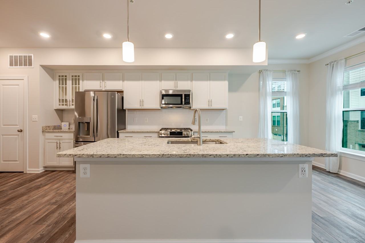 2401 Stella Pl - Photo 5 of 30