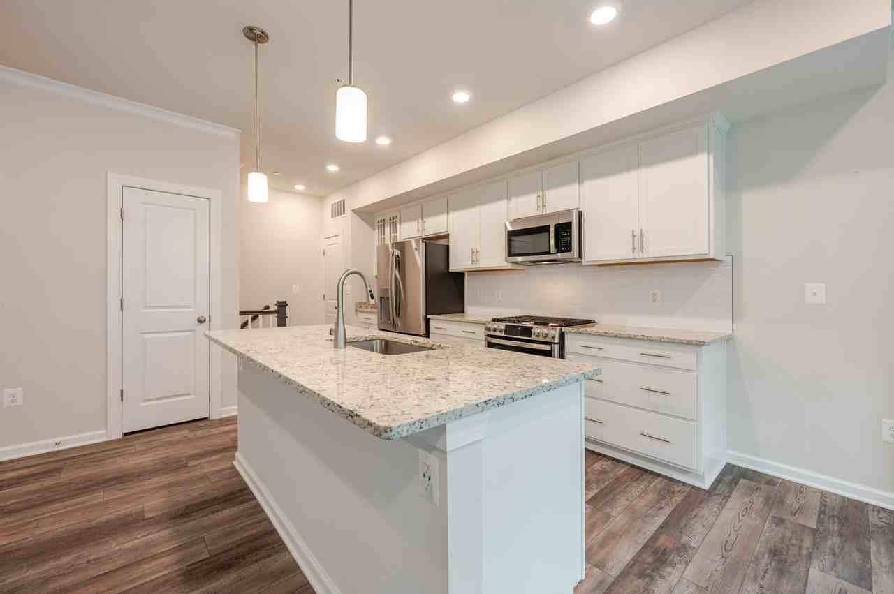 2401 Stella Pl - Photo 6 of 30