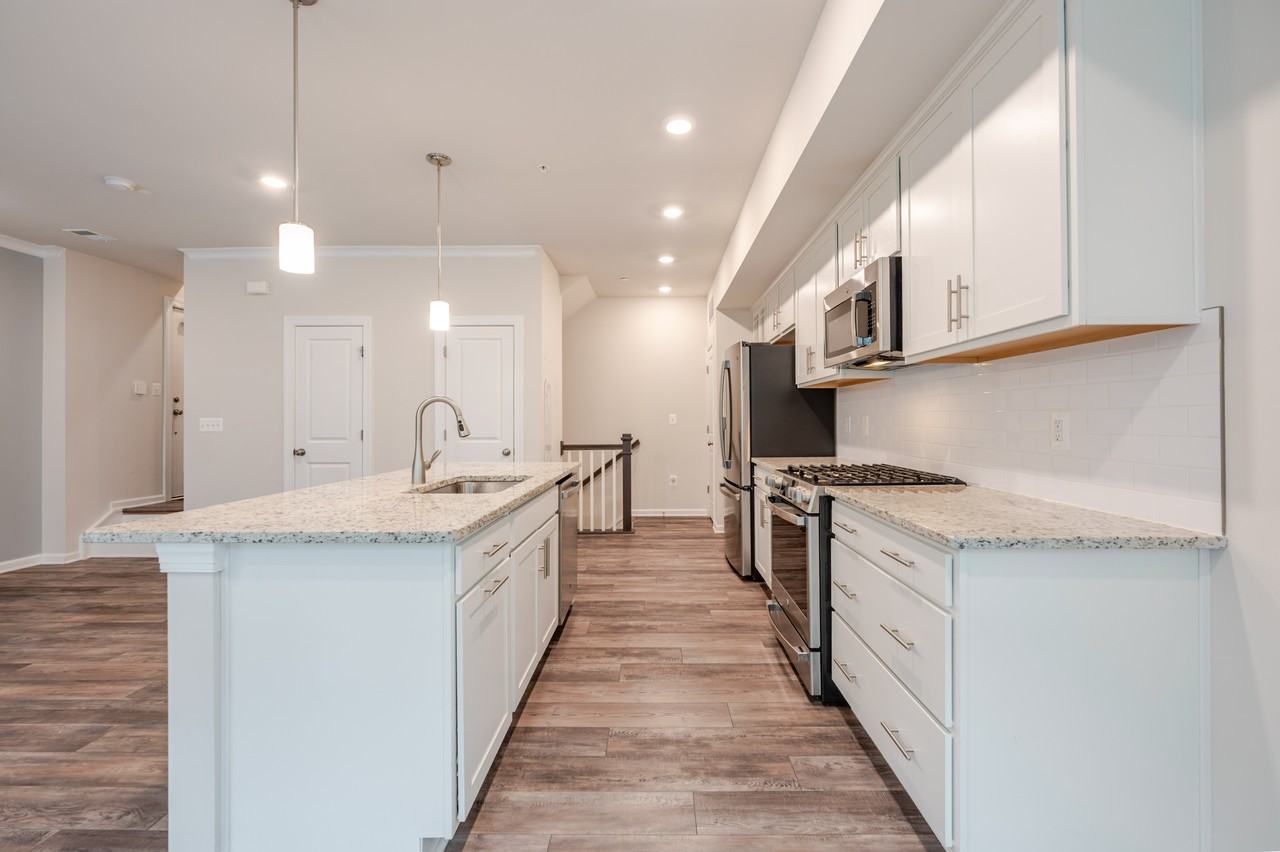 2401 Stella Pl - Photo 7 of 30