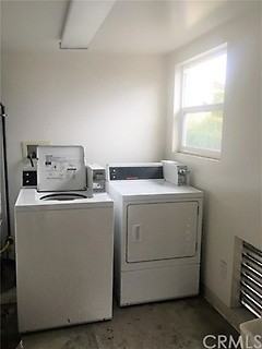 468 3rd St #B - Photo 3 of 10