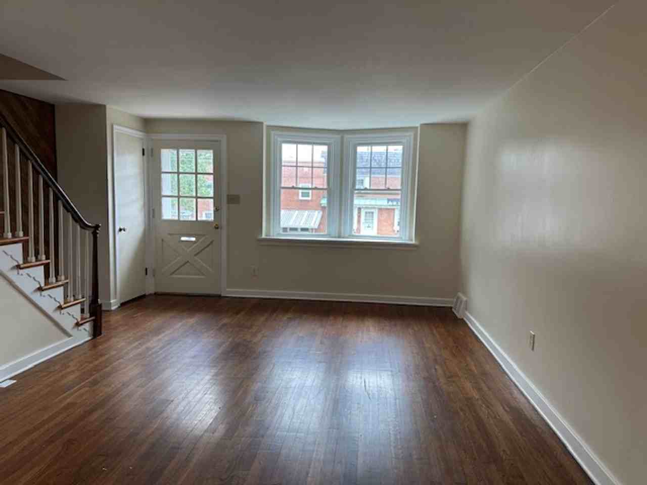 2428 Mercer St - Photo 3 of 15