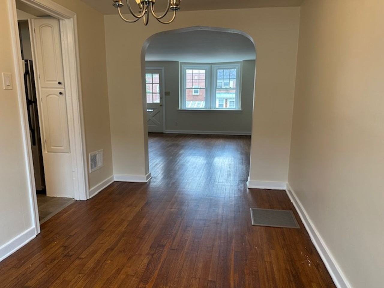 2428 Mercer St - Photo 4 of 15