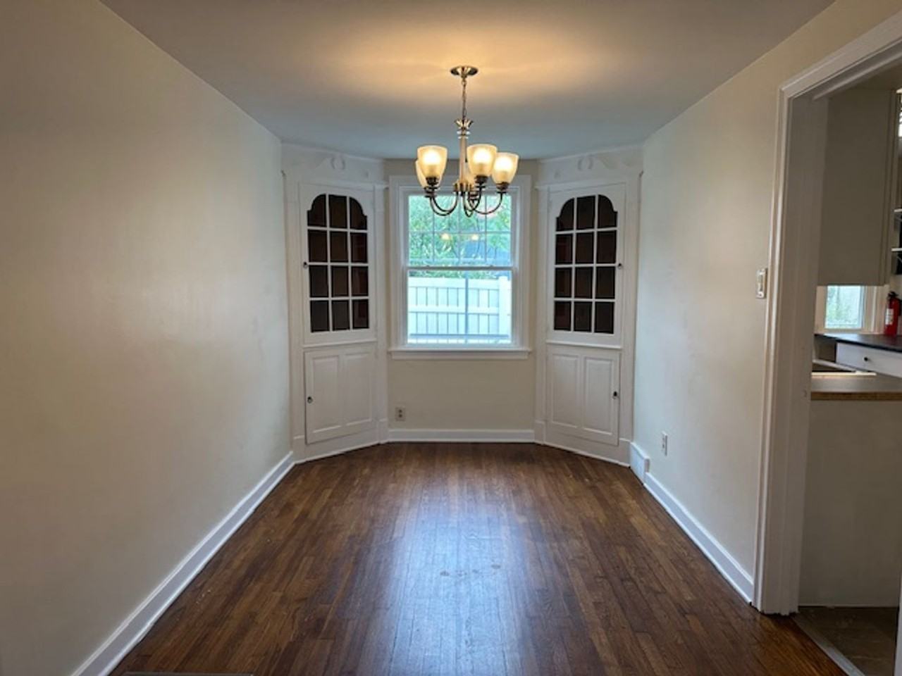 2428 Mercer St - Photo 5 of 15