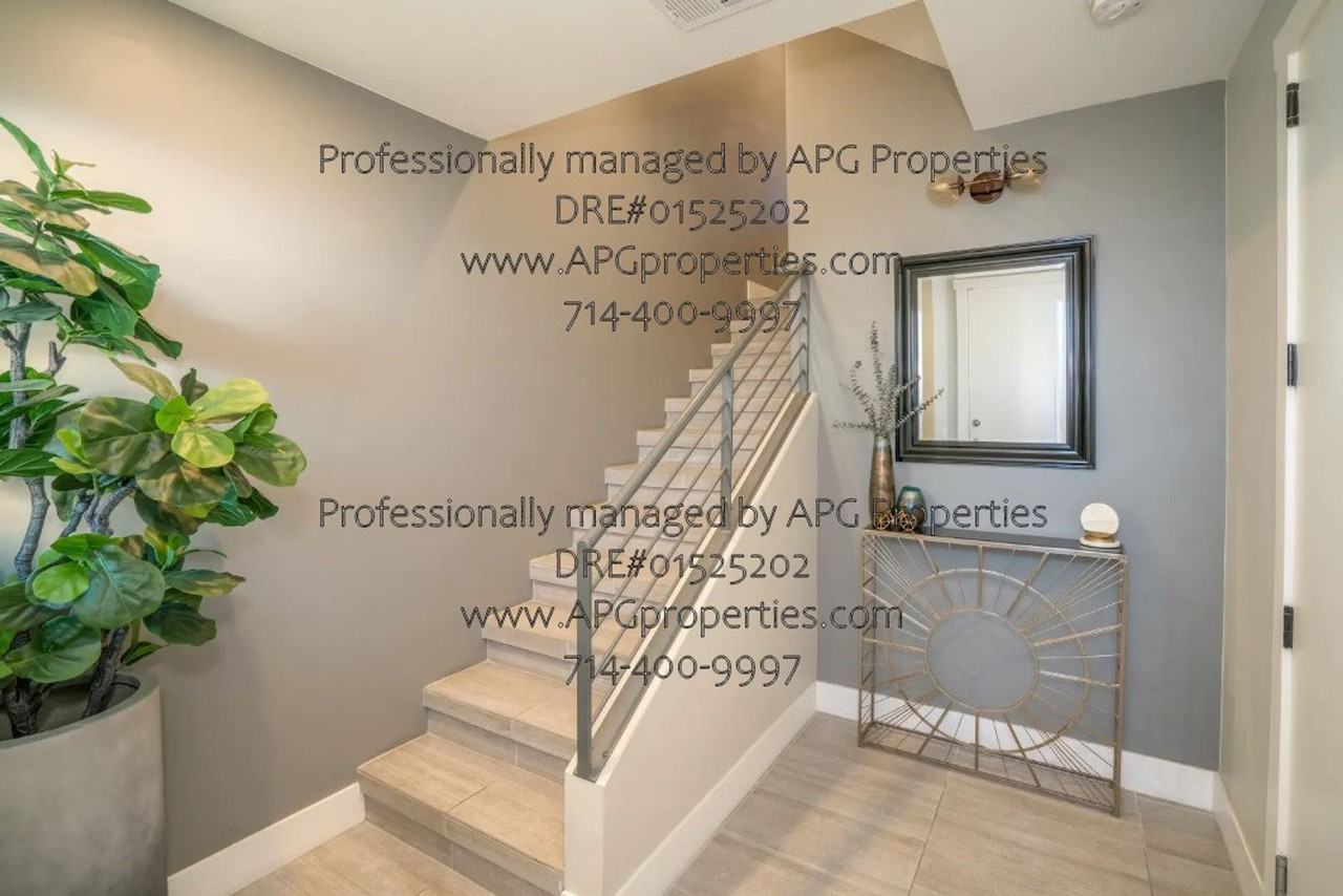 162 W Robinson Ave - Photo 4 of 47