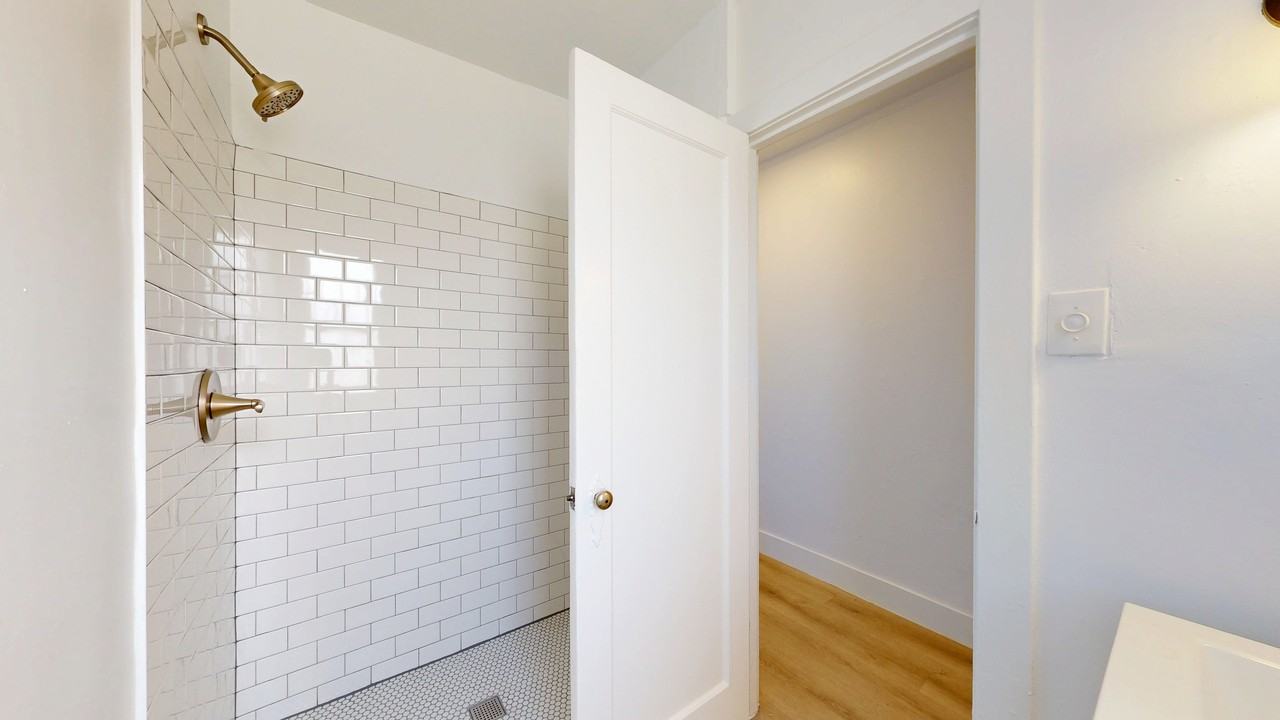 862 Shotwell St #5 - Photo 5 of 10