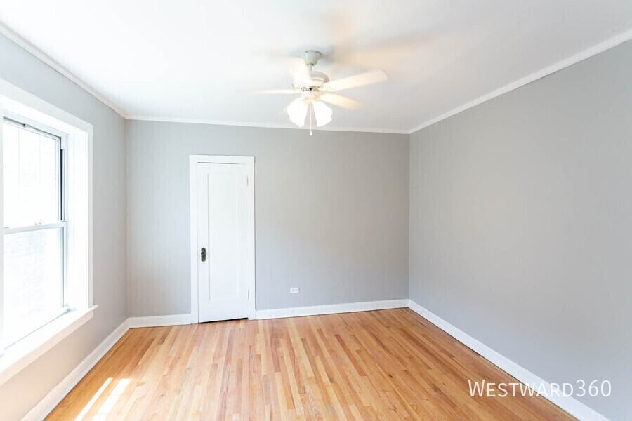 7646 N Greenview Ave #3 - Photo 4 of 7