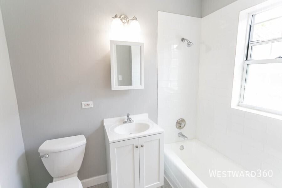 7646 N Greenview Ave #3 - Photo 5 of 7