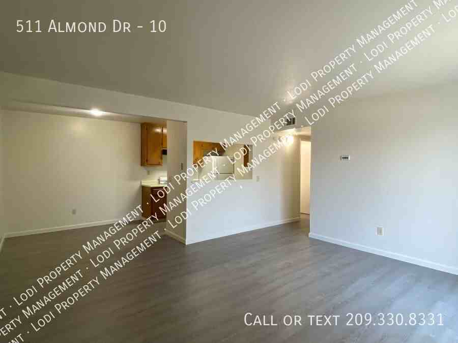 511 Almond Dr #10 - Photo 3 of 21