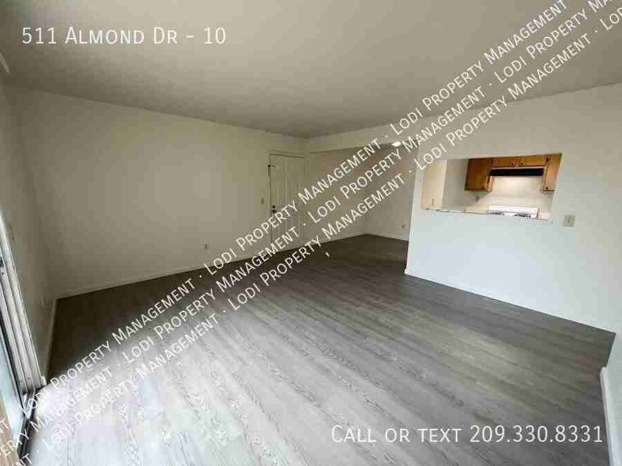 511 Almond Dr #10 - Photo 4 of 21