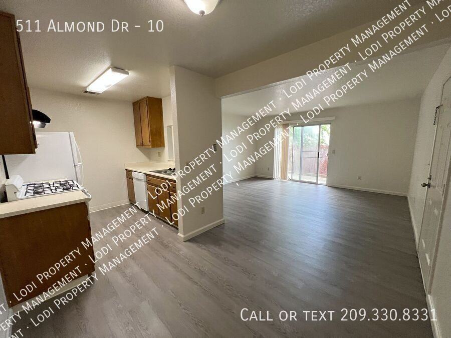 511 Almond Dr #10 - Photo 5 of 21