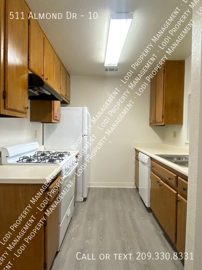 511 Almond Dr #10 - Photo 6 of 21