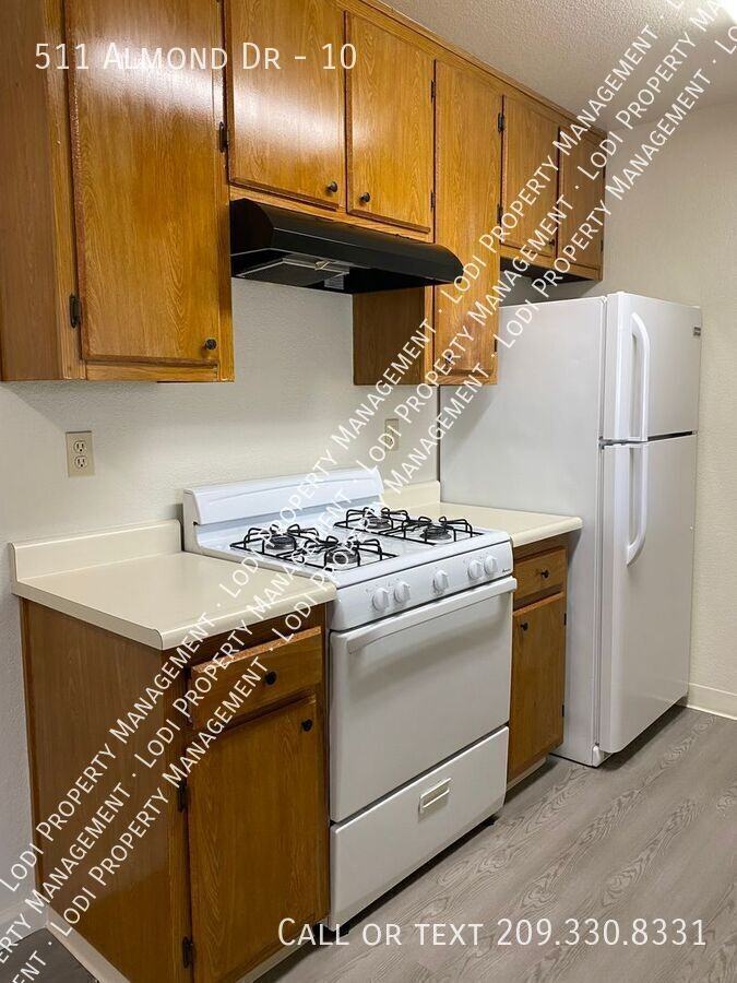 511 Almond Dr #10 - Photo 7 of 21