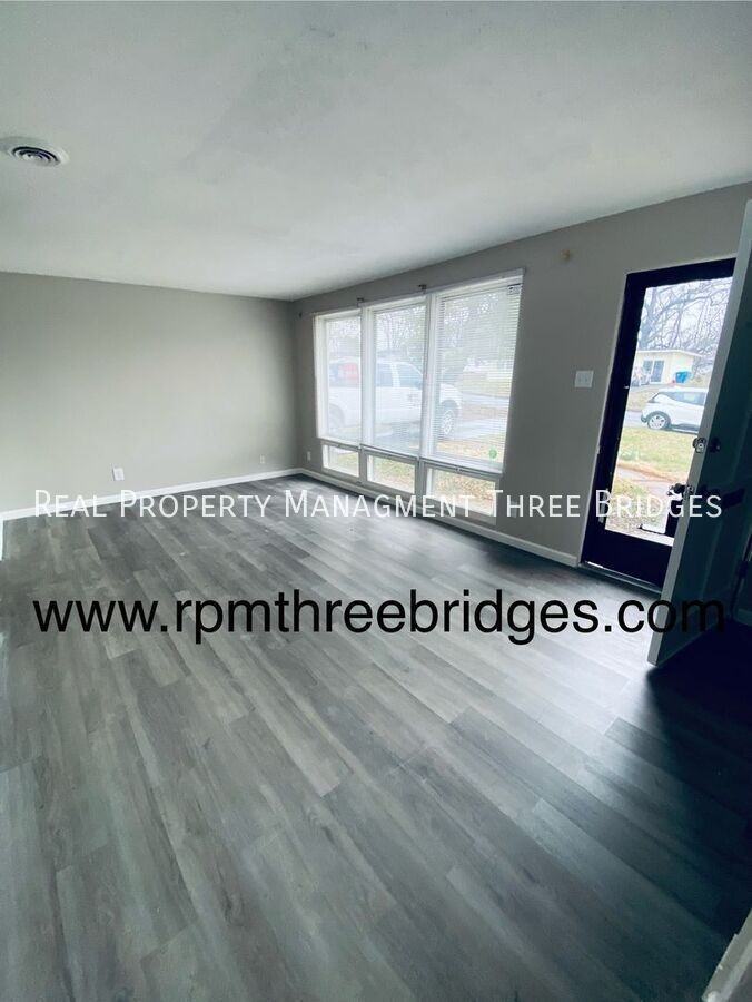 28 Redwood Dr - Photo 3 of 21