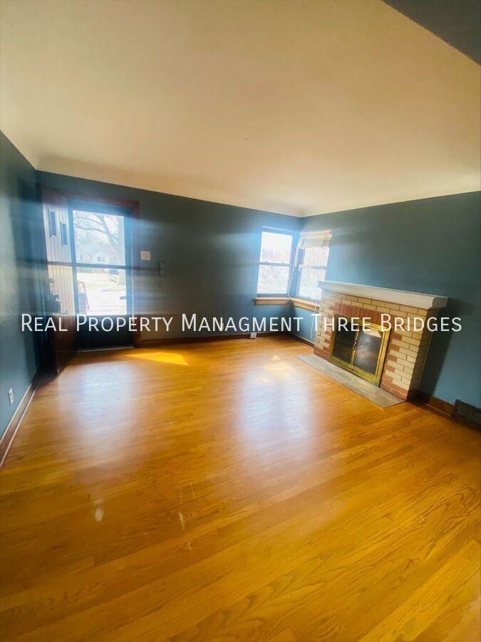 3636 Eminence Blvd - Photo 2 of 11