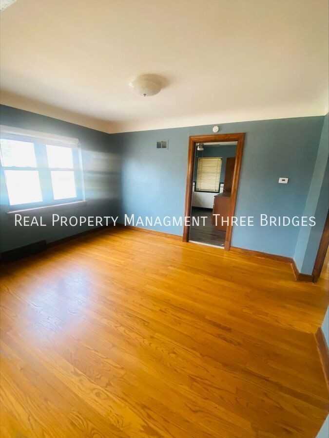 3636 Eminence Blvd - Photo 3 of 11