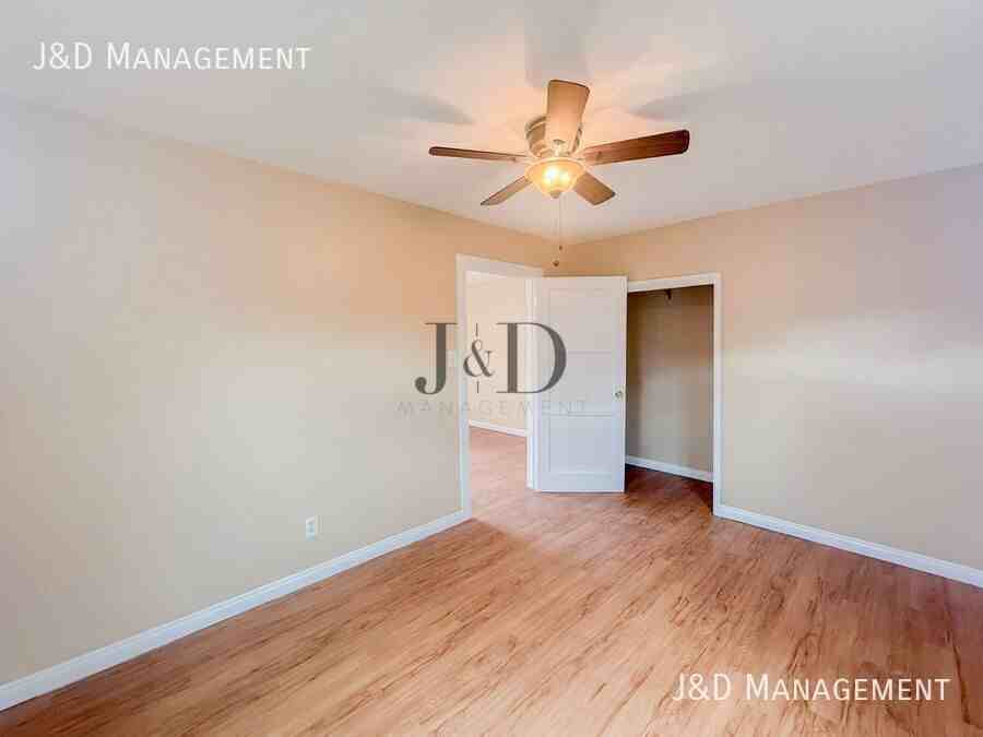 574 Mcintosh St - Photo 7 of 10