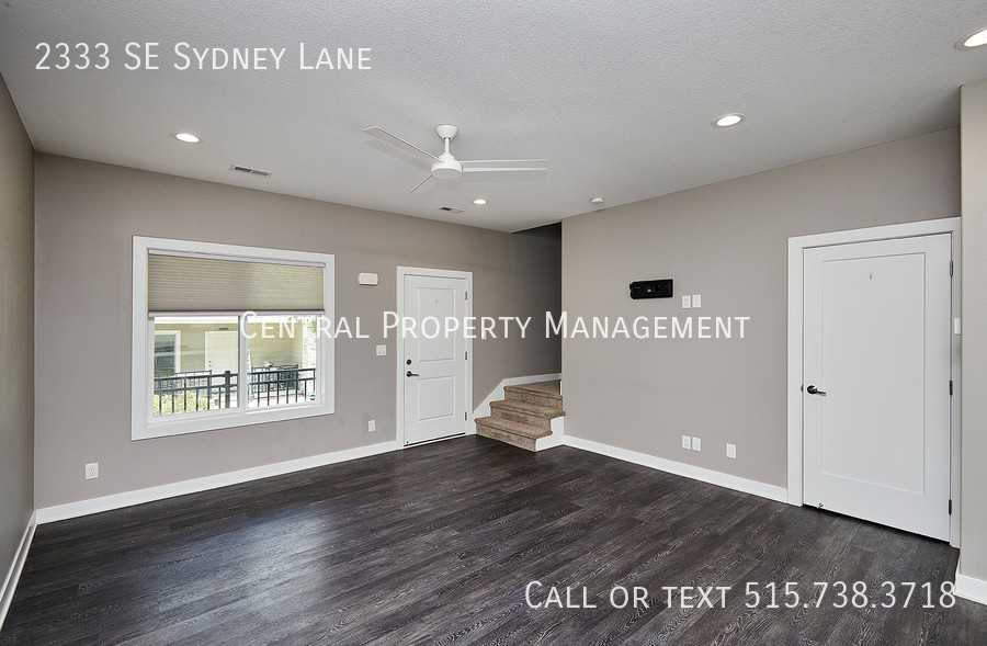 2333 Se Sydney Ln - Photo 3 of 25