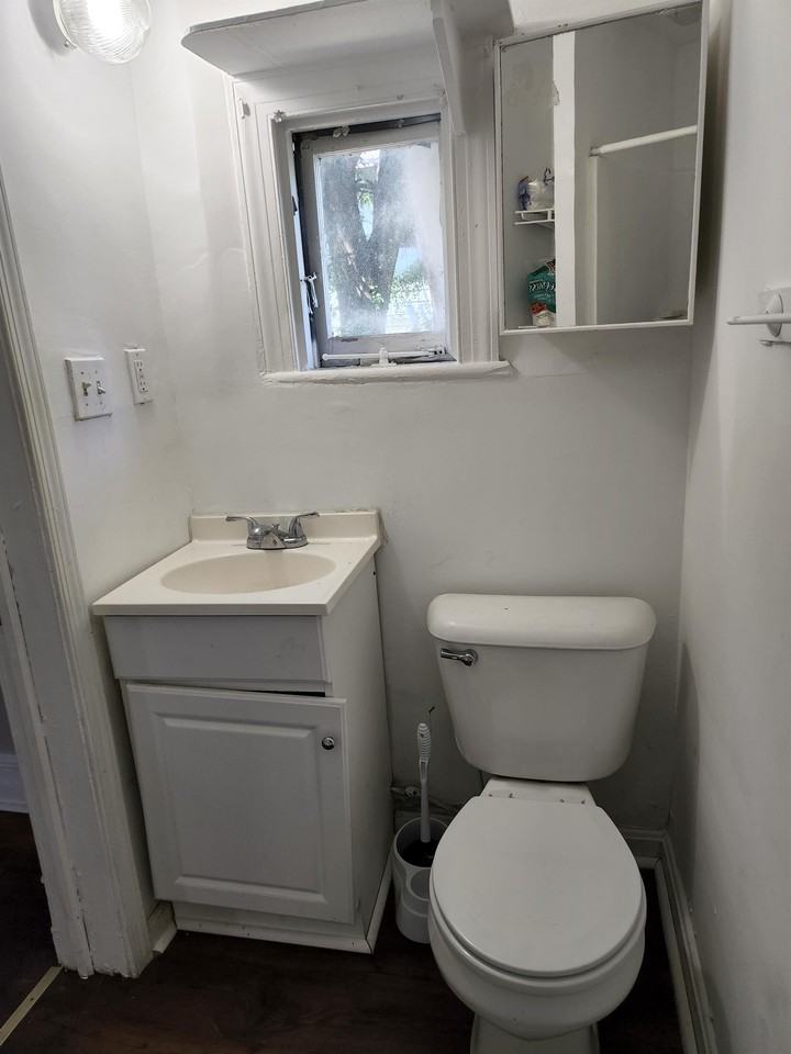 1612 48th St #1 - Photo 6 of 17
