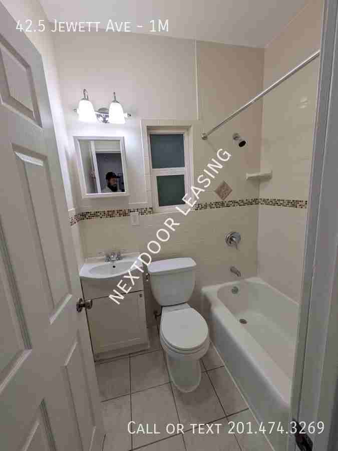 Jewett Ave #1M - Photo 3 of 11