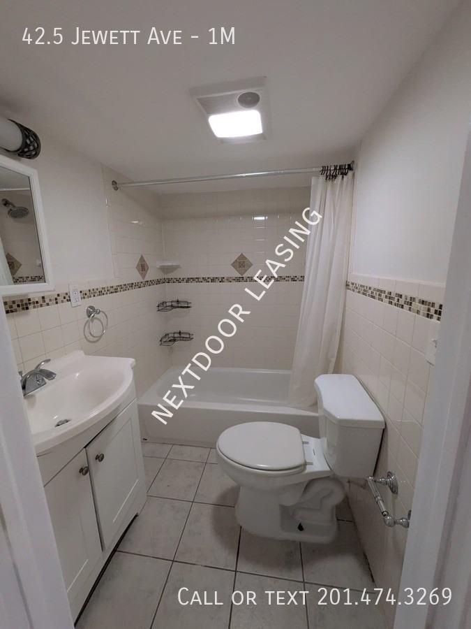 Jewett Ave #1M - Photo 4 of 11