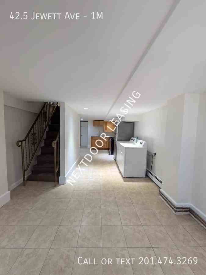 Jewett Ave #1M - Photo 6 of 11