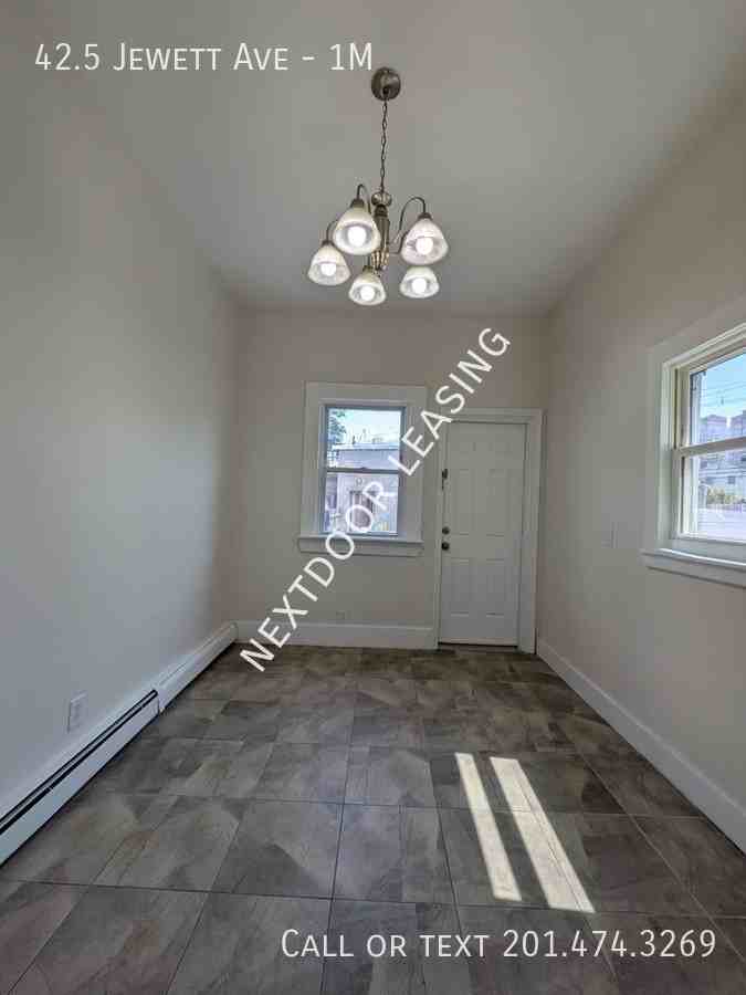 Jewett Ave #1M - Photo 7 of 11