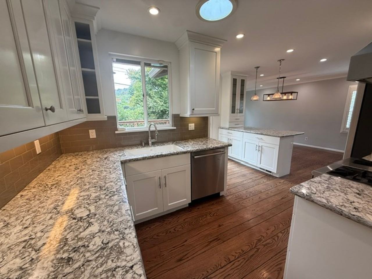 3824 Fernwood St - Photo 6 of 24