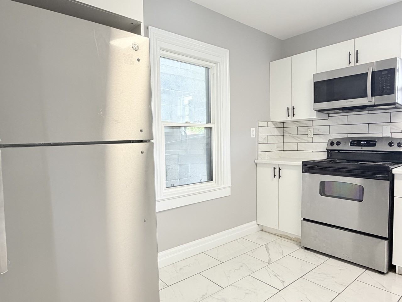 2181 2177-2181 Howard Ave #2181