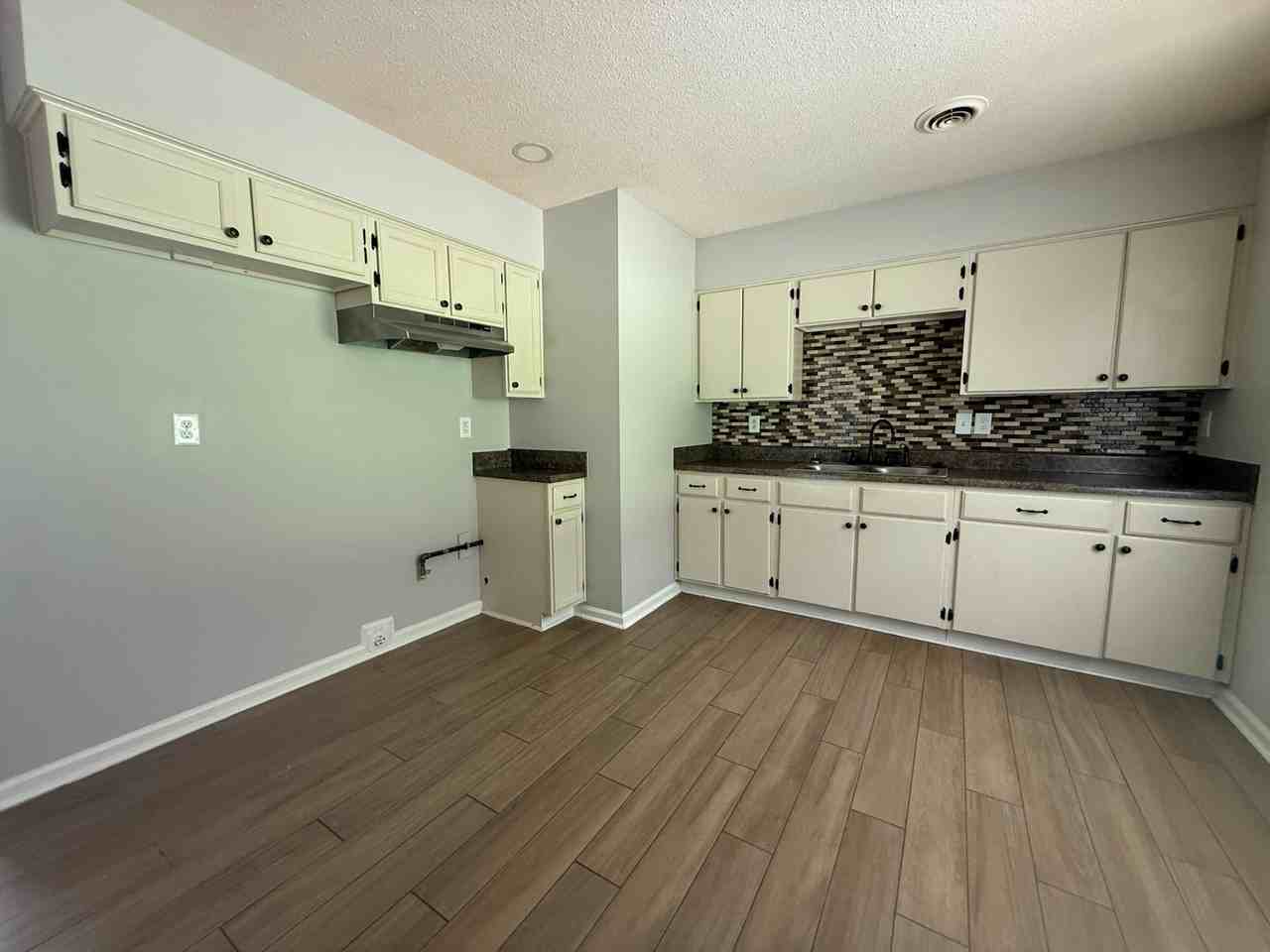 4200 Clydesdale Drive - Photo 2 of 7