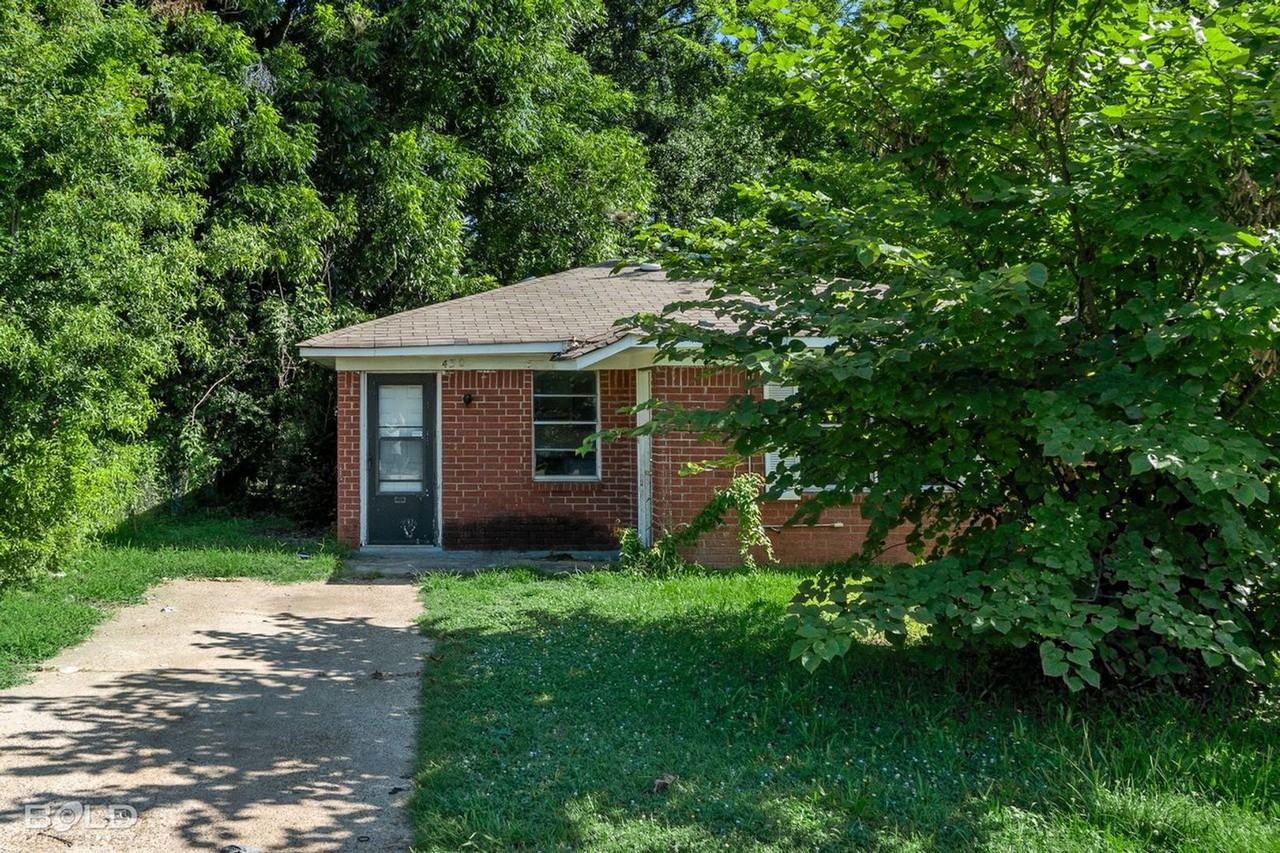 430 Fuller St - Photo 2 of 9