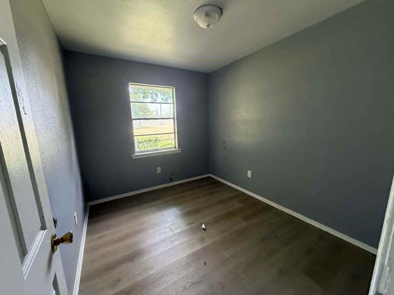 430 Fuller St - Photo 6 of 9