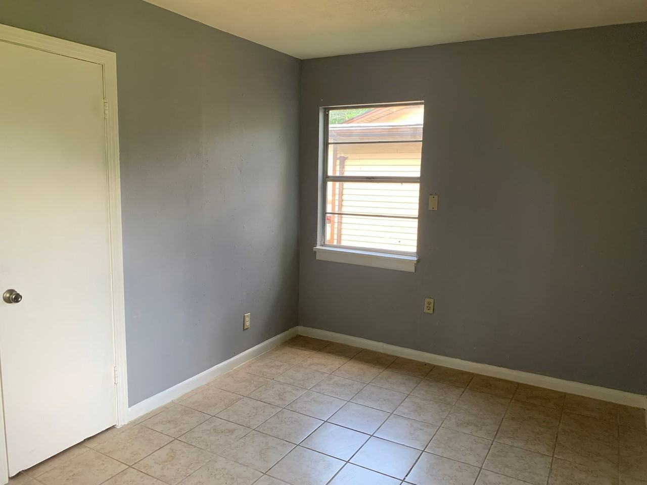 3003 Hillcrest Ave - Photo 4 of 11