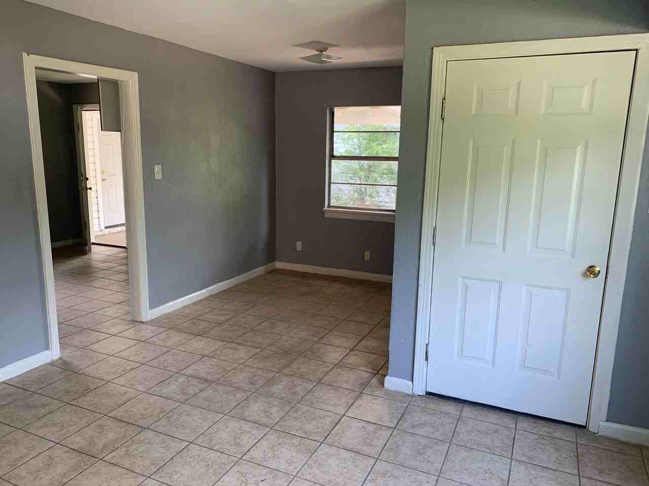 3003 Hillcrest Ave - Photo 7 of 11