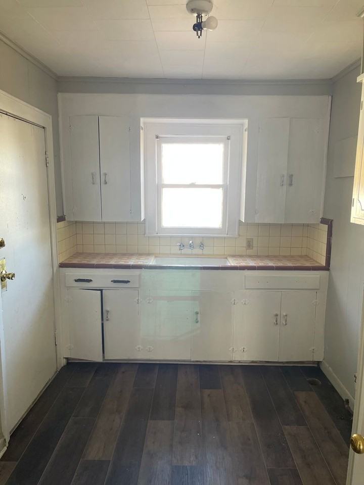 719 Anthony St - Photo 4 of 9