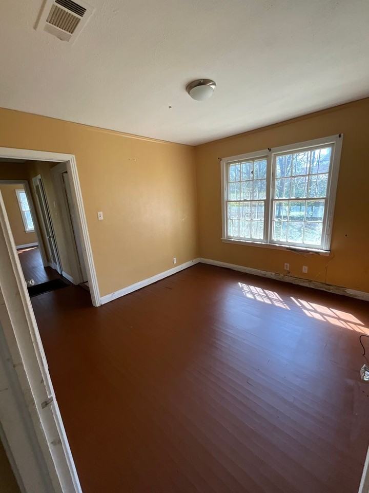3319 Stonewall St - Photo 5 of 9