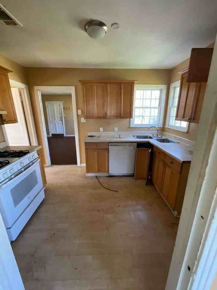 3319 Stonewall St - Photo 6 of 9