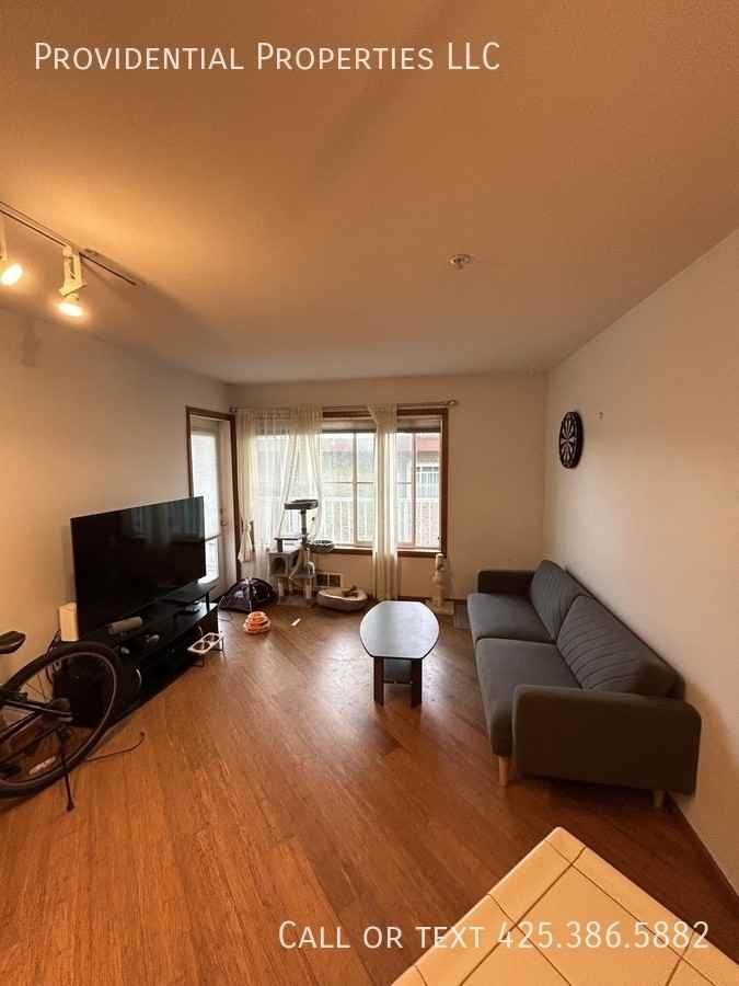 2111 Waverly Place NApt 202 #202 - Photo 2 of 11