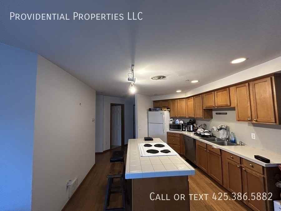 2111 Waverly Place NApt 202 #202 - Photo 3 of 11