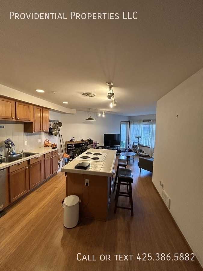 2111 Waverly Place NApt 202 #202 - Photo 4 of 11