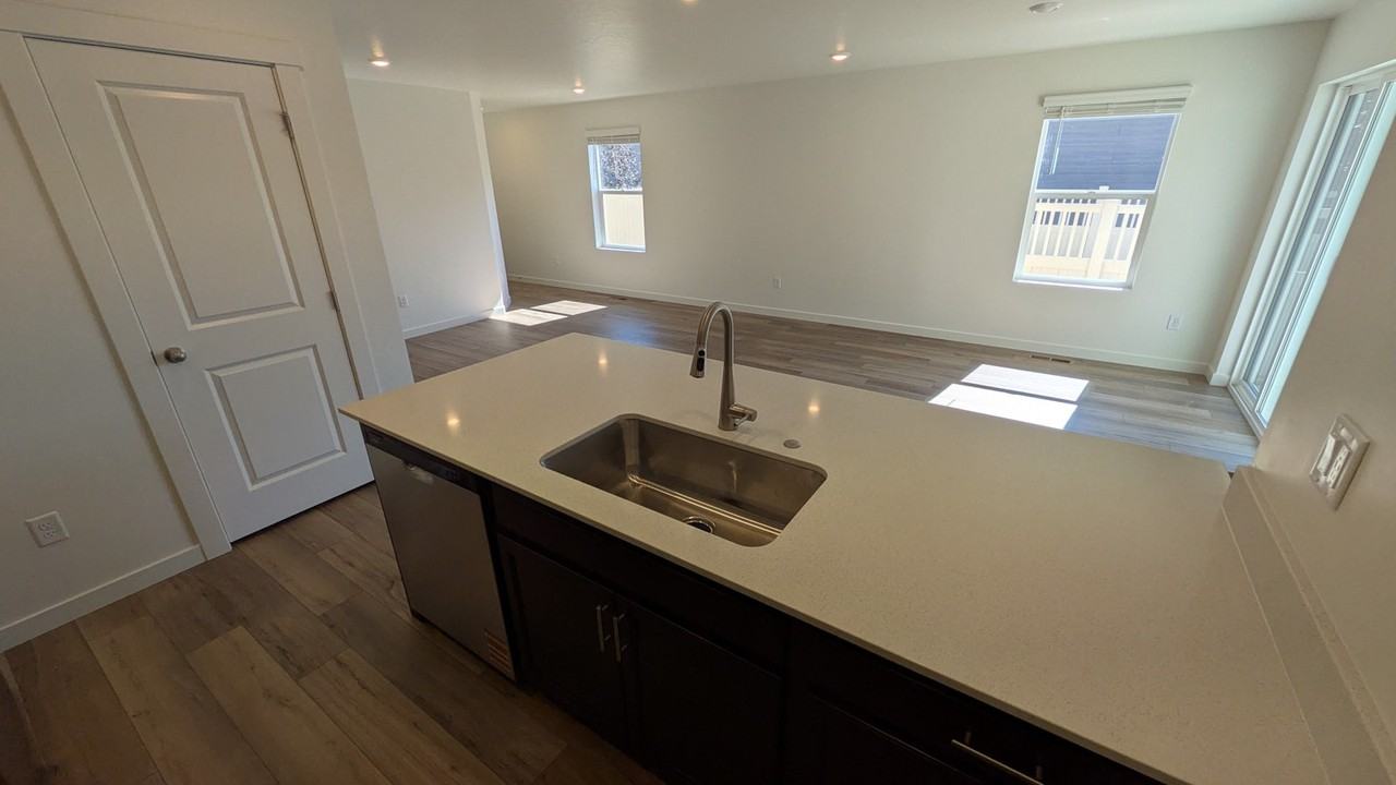 4693 West Quarterhorse Drive - Photo 7 of 23