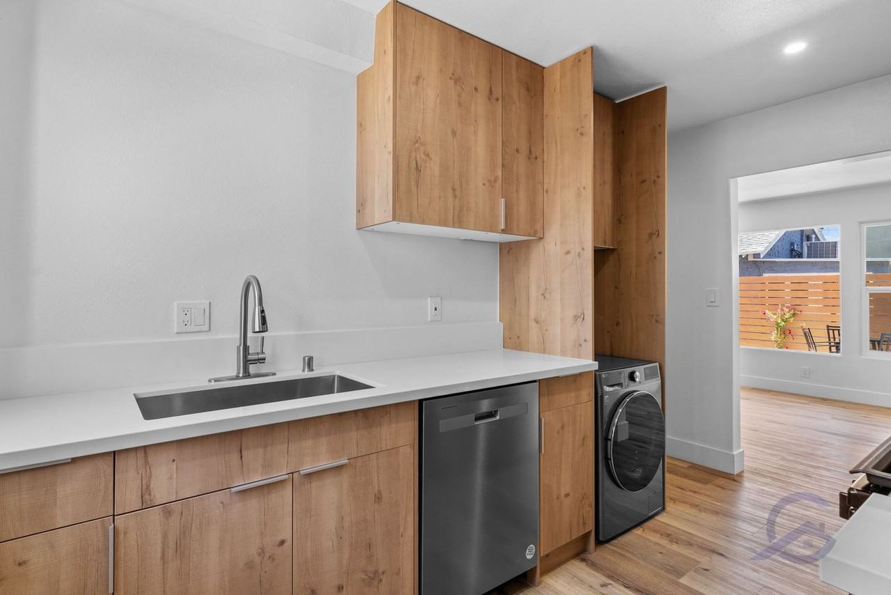4820 Muir Ave - Photo 4 of 16