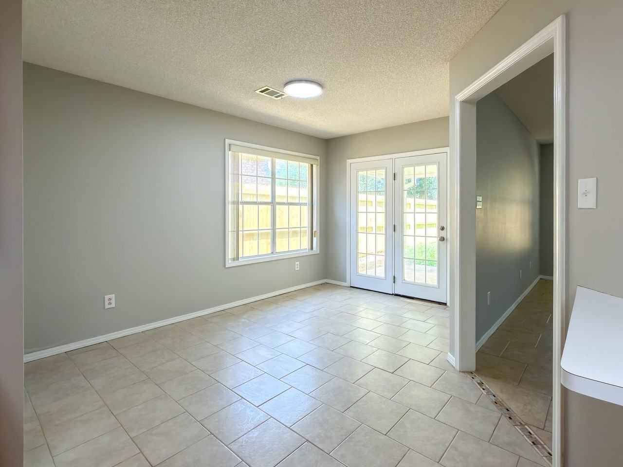 6409 Fallstone Rd - Photo 4 of 17